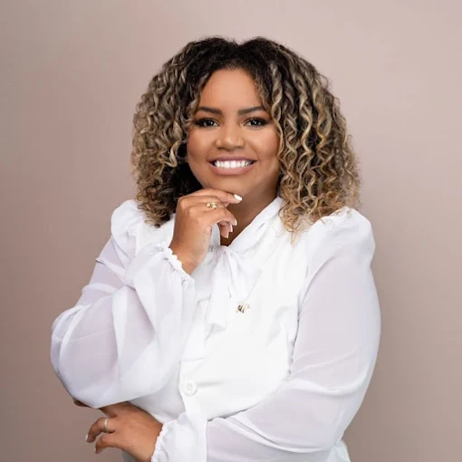 Dra. Amábia Barbosa